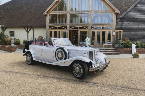 Grand Luxury Chauffeurs extends its exceptional service to provide exquisite wedding car hire experiences ALT 2